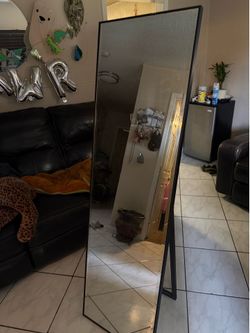 Standing mirror