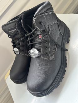 New SKECHERS Winter Boot, Slip / Size 11