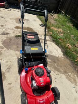 Self propelled lawnmower