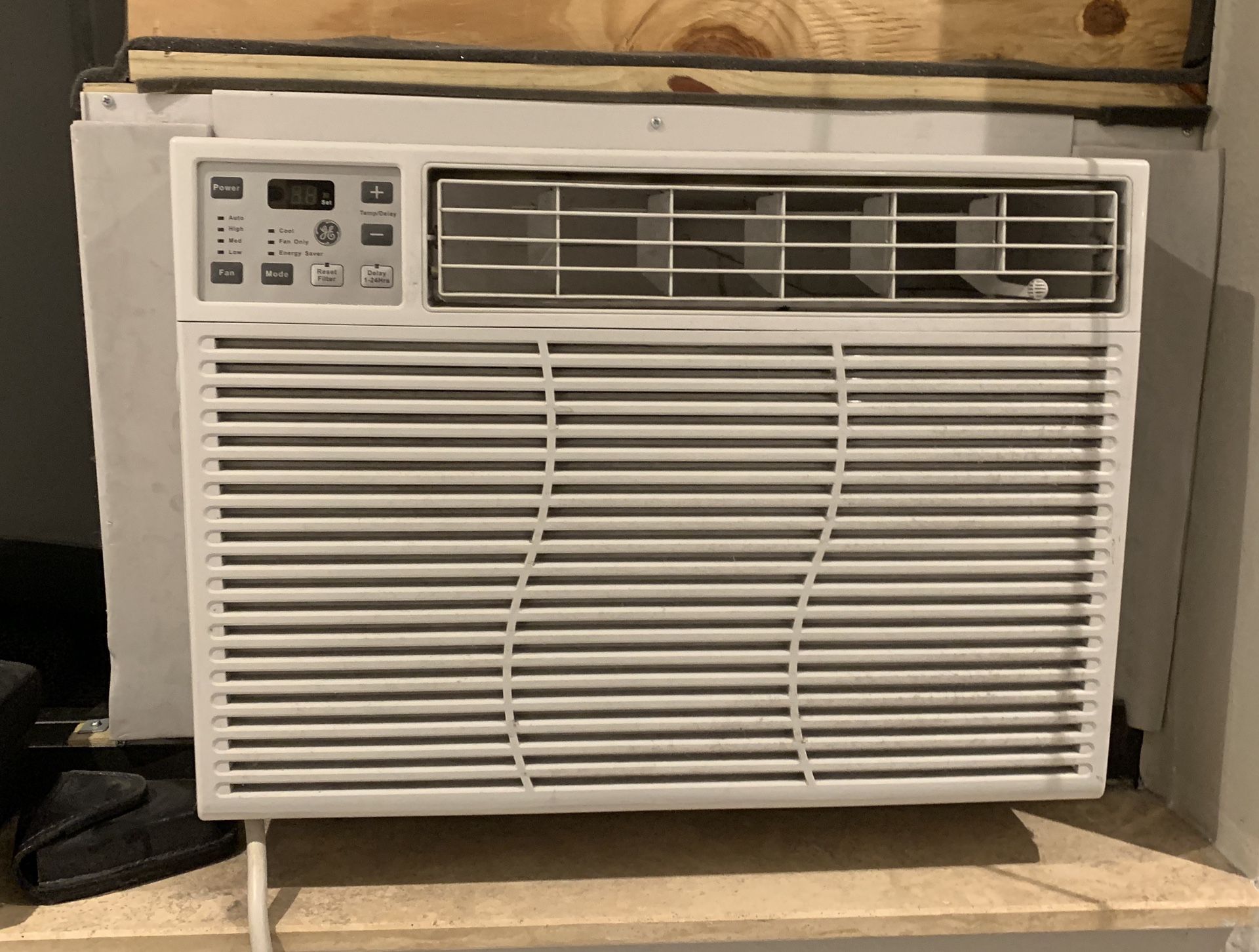Ge 12 000 Btu Window Air Conditioner Model Ael12avh2 For Sale In Miami Fl Offerup
