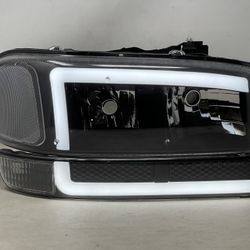 99-06 GMC Sierra LED Switchback Headlights