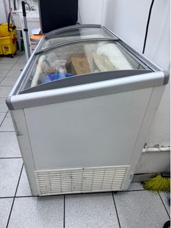 Chest freezer with sliding door-Free