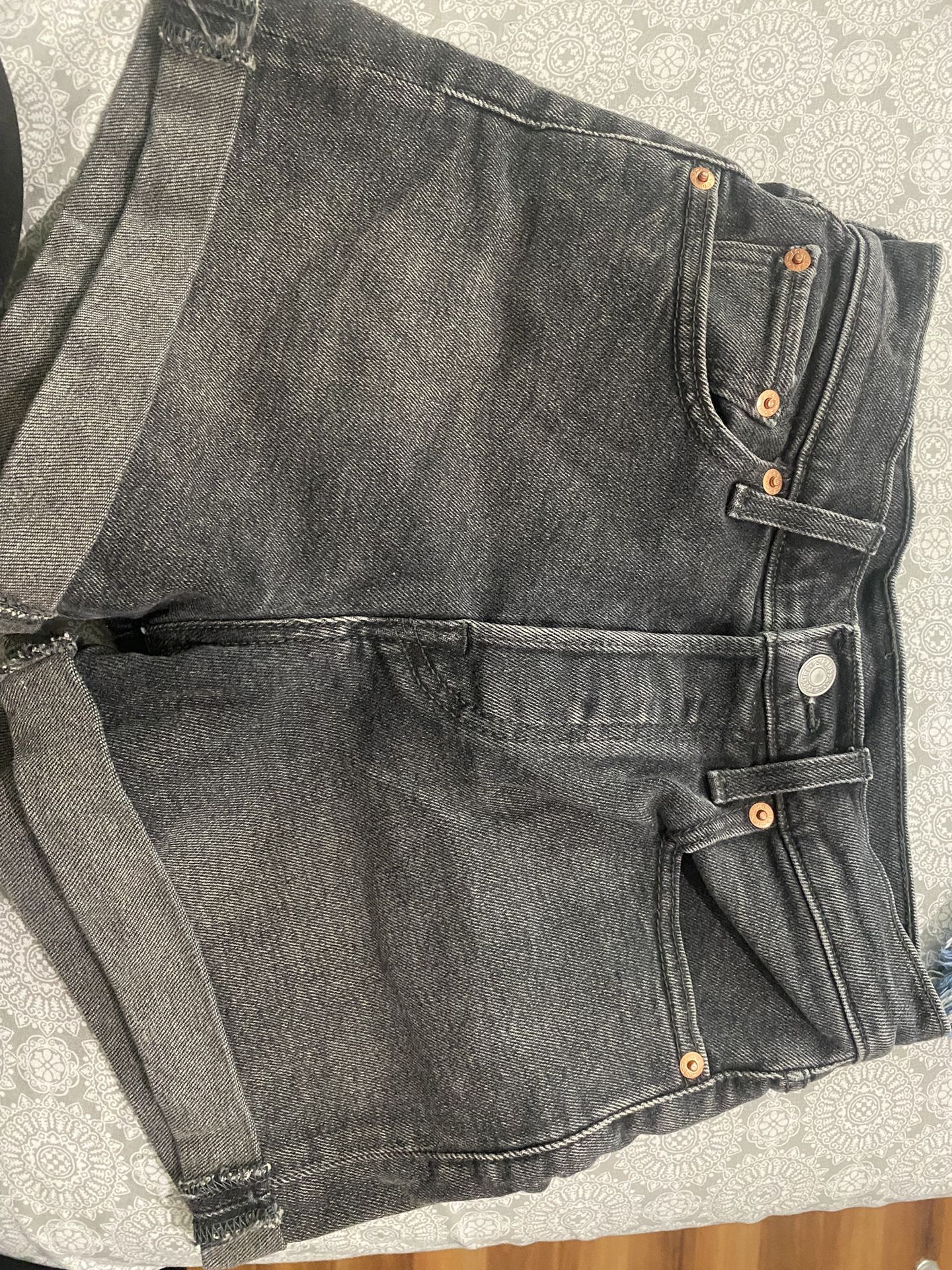 Size 25/ Size 0 Levi’s American Eagle Shorts