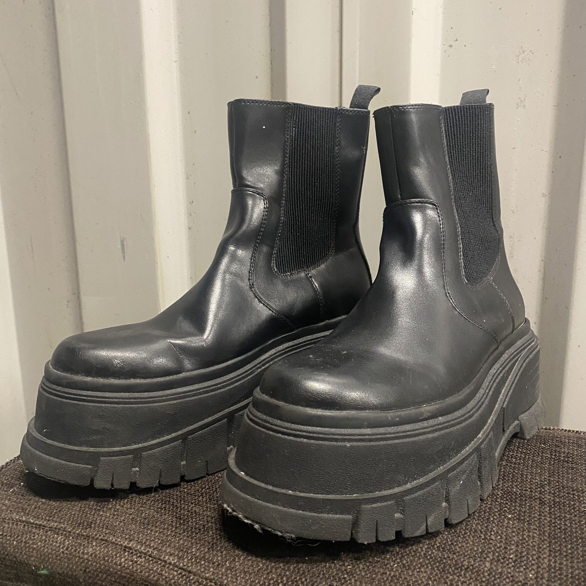 Women’s ZARA Chunky Sole Black Leather Slip On Boots 38 US 7.5 Great pre-owned condition. See photos for details. Pick up available in Arlington VA