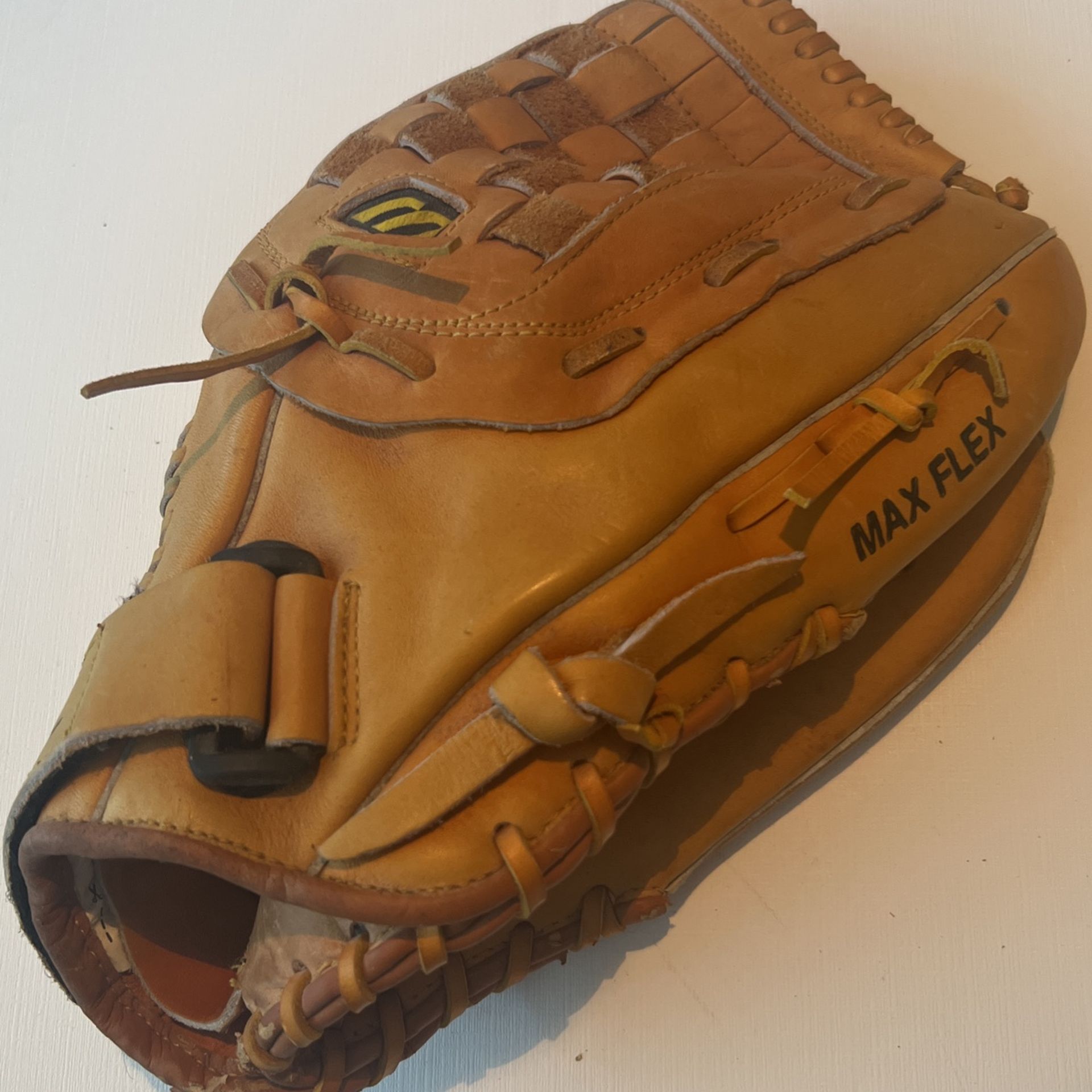 Mizuno Looks Like 13softball Baseball Glove.