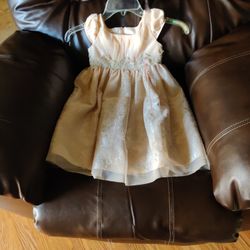 Size 3 Little Girls Festive Dress. Brand New. Never Worn. Gold Threading Thruout. Built-in Slip.