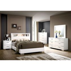 Brand New White Modern Style 4pc Queen Bedroom Set (Available In California & Eastern King)