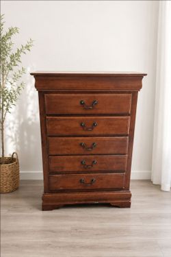 Solid Wood 5 Drawer Dresser | Excellent Condition