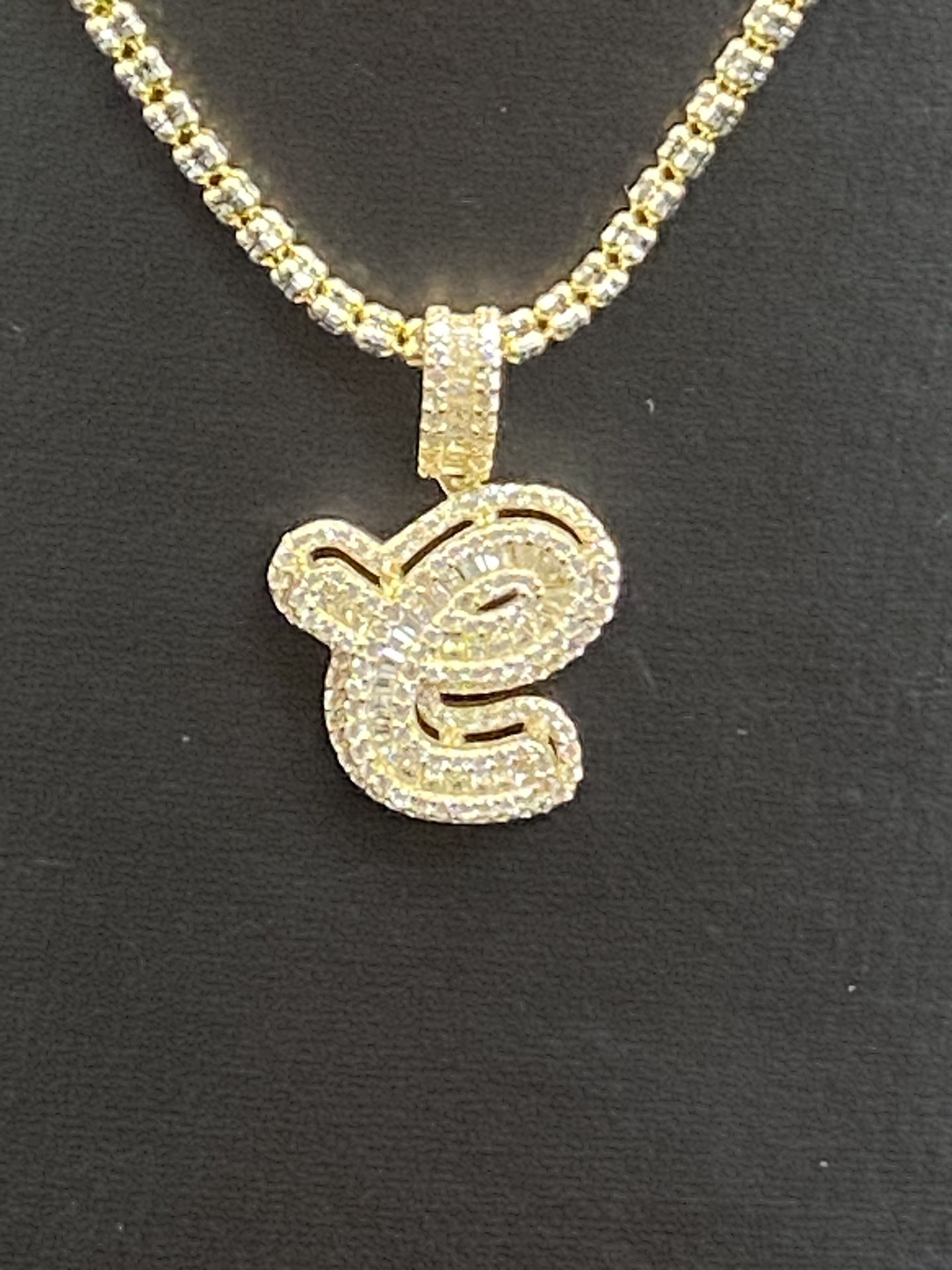 14kt “e” Pendant With 14kt Chain 