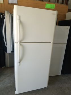 Frigidaire refrigerator top and bottom works good 💯📌2️⃣ months warranty 📌