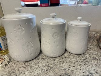 3 glass jars with lids