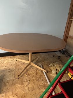 Oval kitchen table