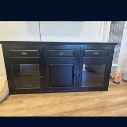 Entertainment center