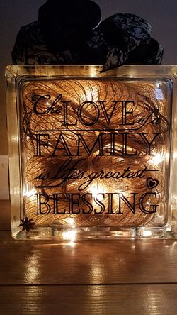 Glass cube with saying: