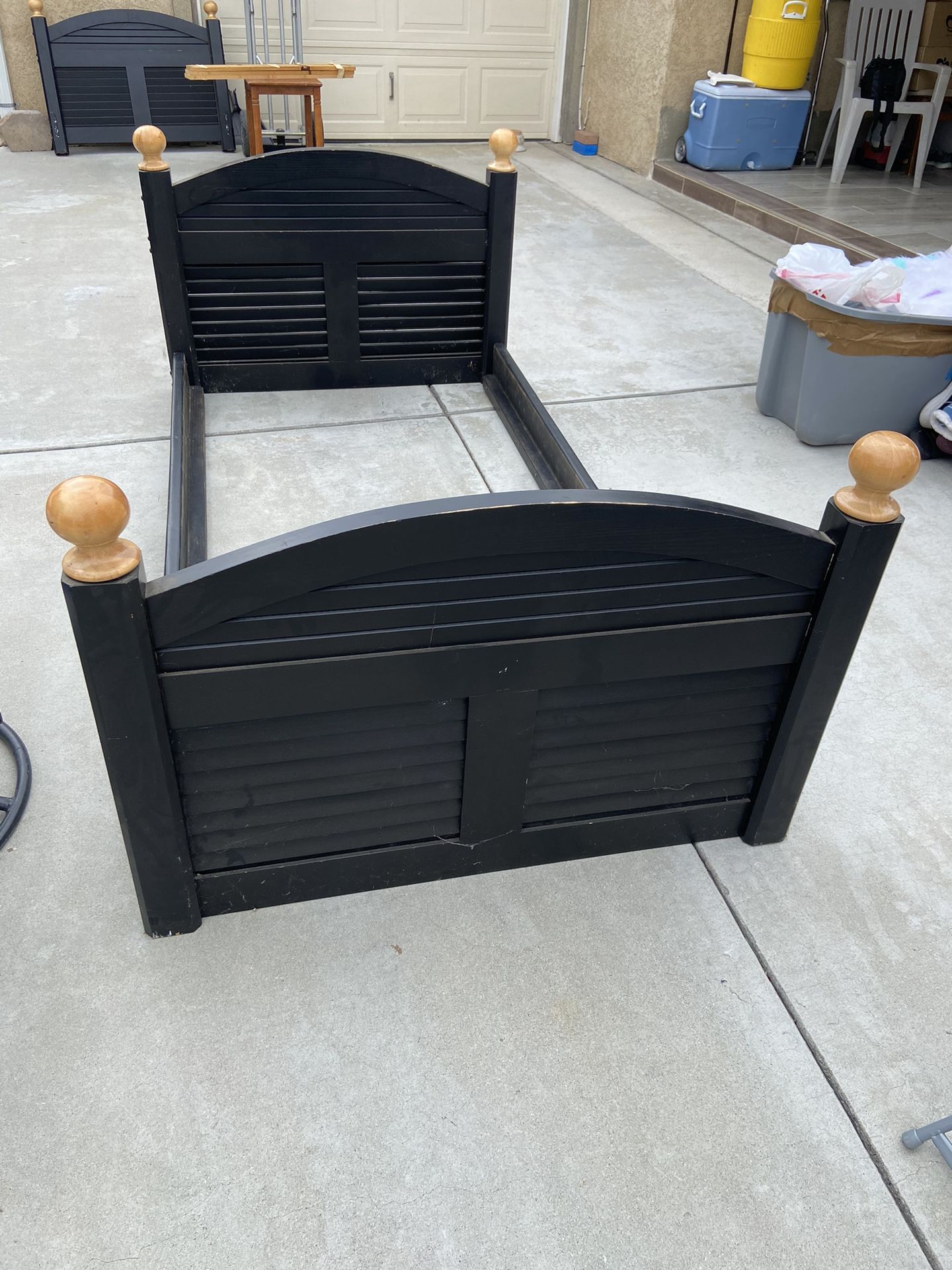 Twin Toddler Bed (low)