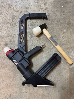 Pneumatic flooring nailer