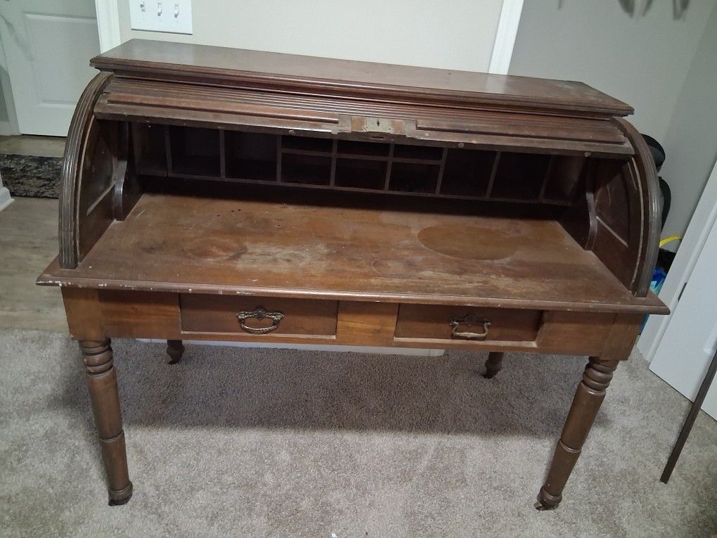 Preston. ONT. Vintage Roll Top Desk