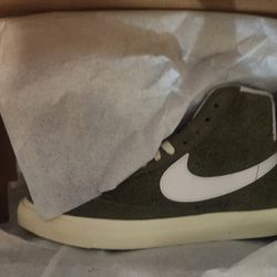 Nike Blazer Mid Medium Olive Size 8 W