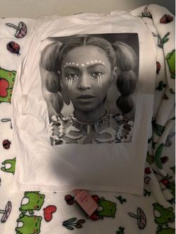 Beyoncé tshirt from the formation tour in Cali