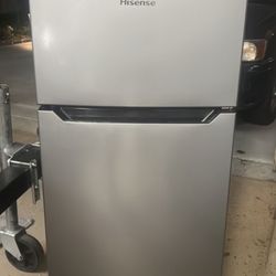 Mini Fridge With Freezer 