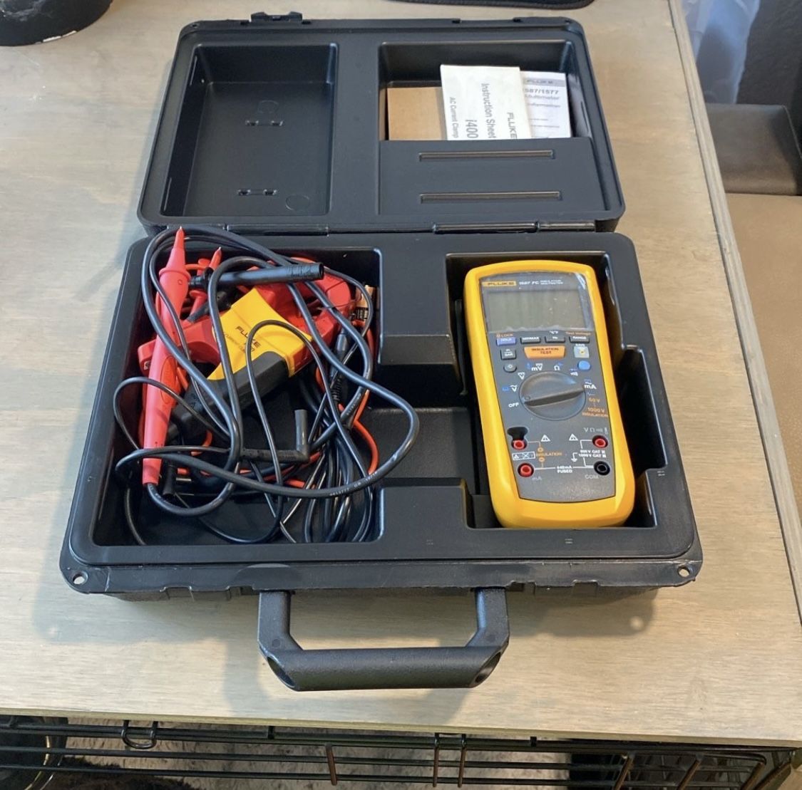 Fluke 1587 Insulation Resistance Tester and Multimeter With Leads And 1400 Clamp