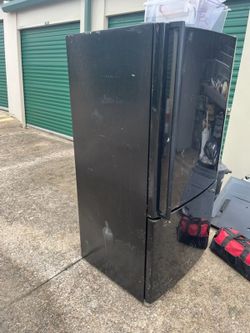 Black Fridge bottom freezer