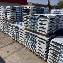 30 Years Roofing Shingles $26 Each Bondle 2 Color Check Pictures Delivery Available 