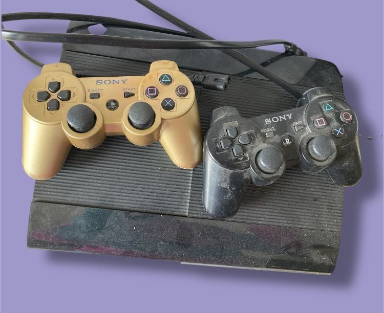PS3 +2 Controllers +2 Games