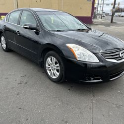 🤪2010 ALTIMA 😱84,000Miles, clean title, back up camera 🎥 Bluetooth , the car runs and drives good. First come first serve serious buyers only 