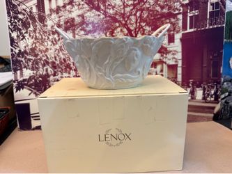 Lenox Tulip Basket. New Unopened.