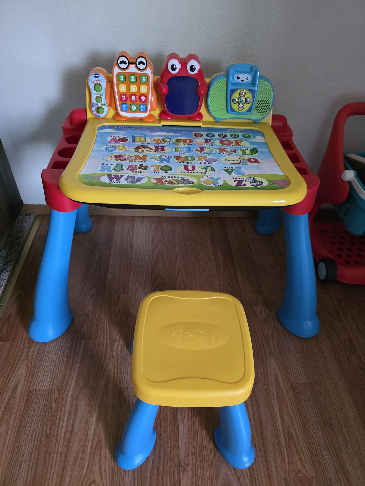 Toddler vtech Touch and learn activity desk deluxe