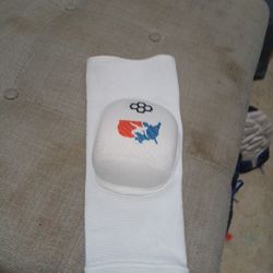 Wrestling Knee Pad – White, Adult Size