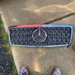 Mercedes-Benz grill