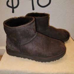 UGG