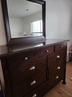 Queen bedroom set