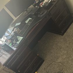Computer desk