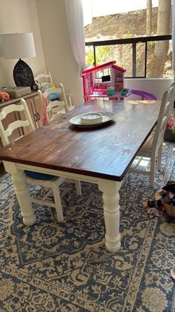 Free table and chairs - NEED GONE ASAP