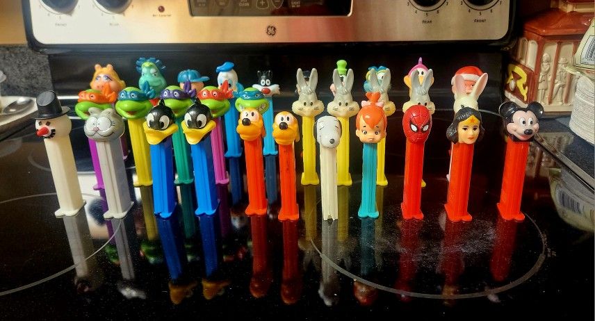 X31 Vintage Pez Dispensers! Variety Lot! 