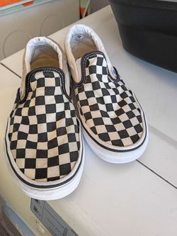 VANS $5 PICK UP IN SUN VALLEY
