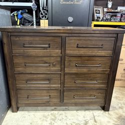 Bedroom Set (2 Dressers & 2 Nightstands)