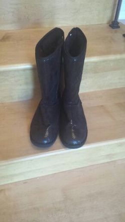 Black shiny boots