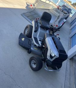 Murray MT200 42 in. 19.0 HP 540cc EX1900 Series Briggs and Stratton Engine Automatic Gas Riding Lawn