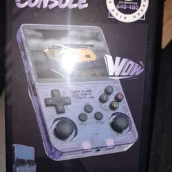 GAME CONSOLE 