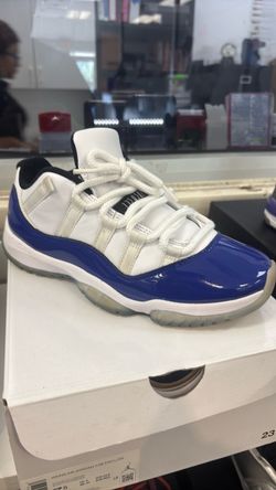 Jordan 11s sz7’5