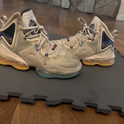 Lebron 19s XIX Pearl&white/Gold Color Way 