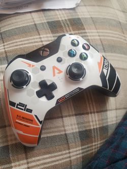 Very Rare Xbox One Titanfall controller