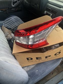 2013 Nissan Sentra Right Rear Tail Light 