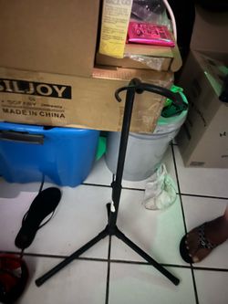 Guitar holder
