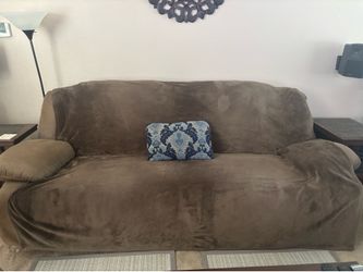couch and loveseat both recallable. Coffee table and two matching end tables. Tan couch and loveseat both recallable. Coffee table and two matching en