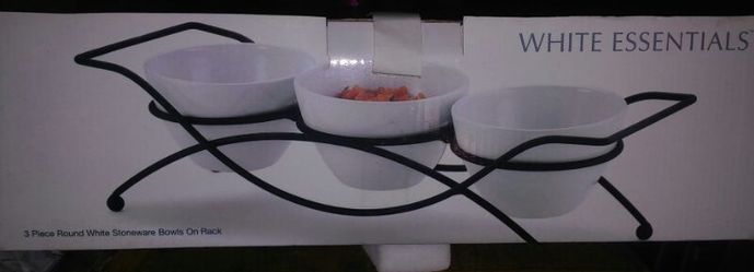 3piece round stoneware bowls on a rack